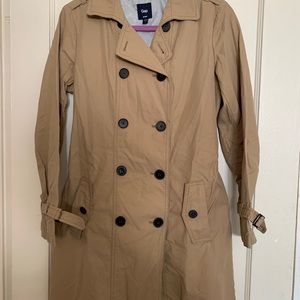 Women’s Trench Rain Coat. Size med(6).